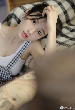 女人张开腿让男人添